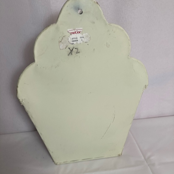 Vintage decor tin container - Picture 2 of 6